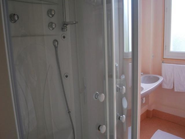 Logis Hotel & Restaurant - Le Normandie Caudebec-en-Caux Δωμάτιο φωτογραφία
