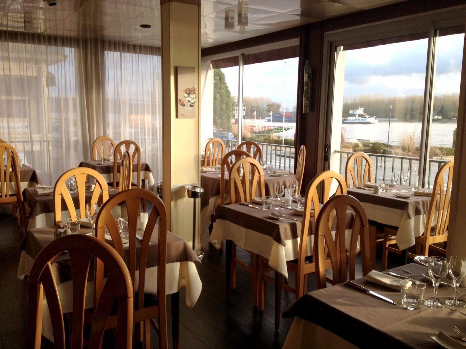 Logis Hotel & Restaurant - Le Normandie Caudebec-en-Caux Εξωτερικό φωτογραφία